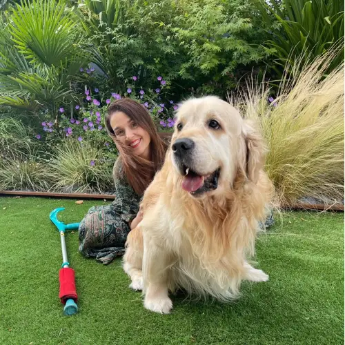 Isabel Piqueras y su perro Luca